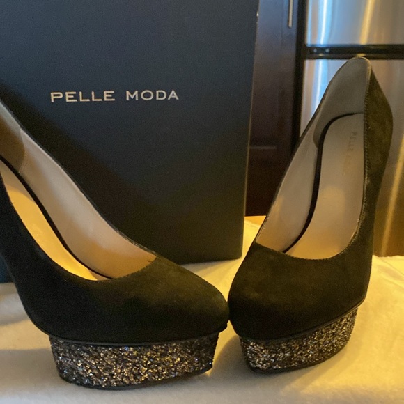 Pelle Moda Ladies Suede  Rhinestone Wedge Pump Front. - Picture 3 of 5